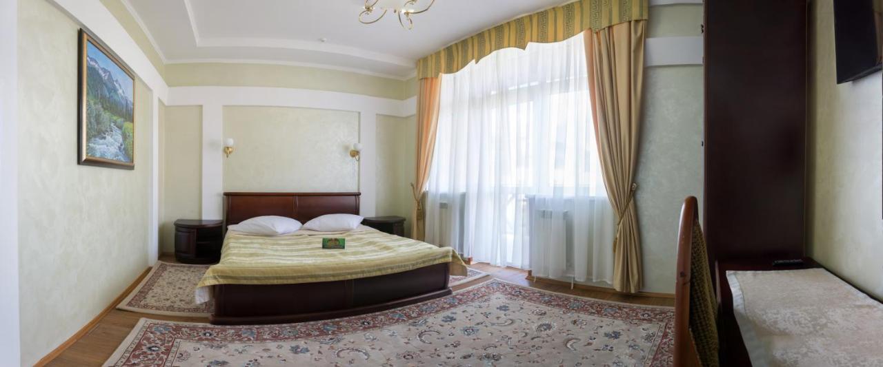 Hotel Solnichnaia Dolyna Polyana  Esterno foto