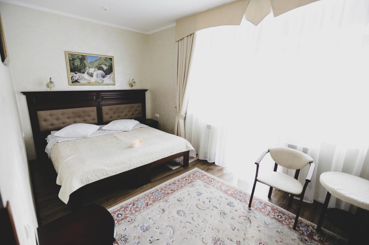 Hotel Solnichnaia Dolyna Polyana  Esterno foto